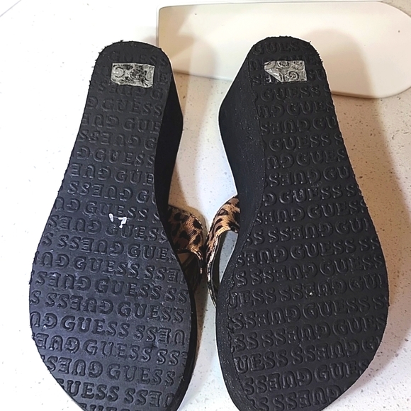 Guess Platform Sandals Size 8 - Picture 6 of 6